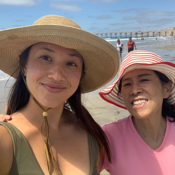 Meet your Posher, Amy - Picture 2 of 2